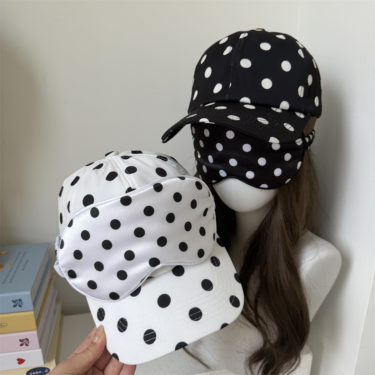 水玉模様の野球帽とアイマスク2点セット（女性用）、シンプルな - Travel Accessories Kit For Women のレビューと価格