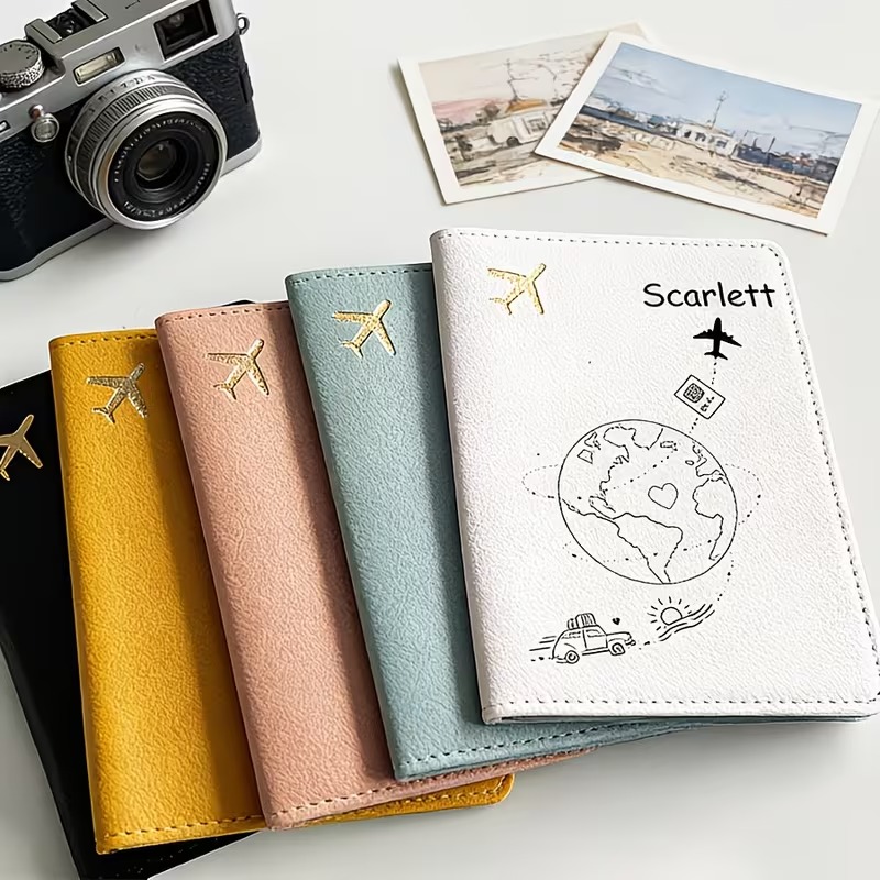 飛行機と地球のデザインが入ったカスタムネームテキスト付きパス - Travel Accessories Plane のレビューと価格